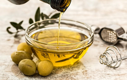 I Benefici dell'Olio Extravergine di Oliva: Perché Scegliere l'Olio Cilentano